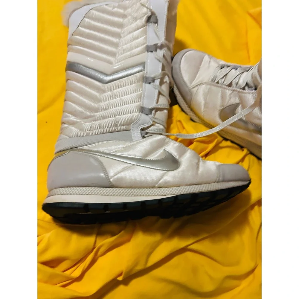 Nike Snow Boots Women White Silver Good Quilted Faux Fur Y2K Moon Boots